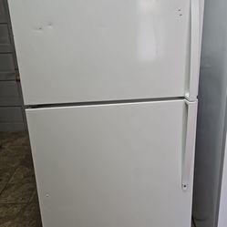 Whirpool 30” Top Freezer/Bottom Refrigerator