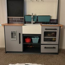 Kids Play kitchen
