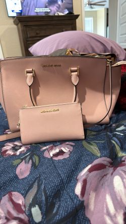 Pink Larger Purse And Wallet Michael Kors