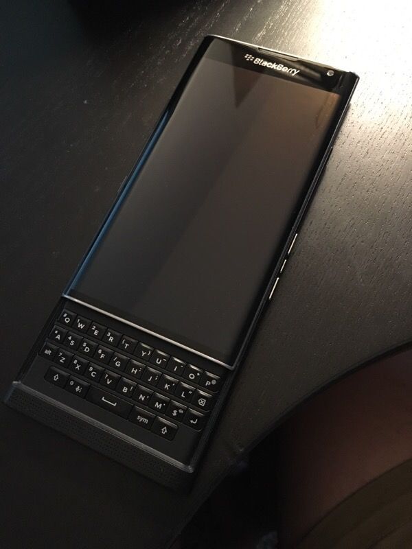 Blackberry PRIV slide phone unlock 32gb with keyboard. android