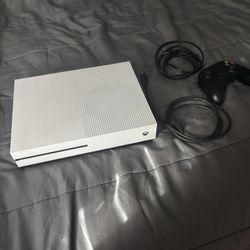 Xbox 1s Cords And Controller