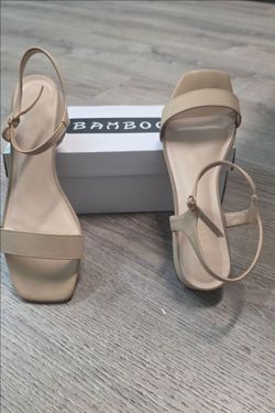 Bamboo cream sandals in US 10