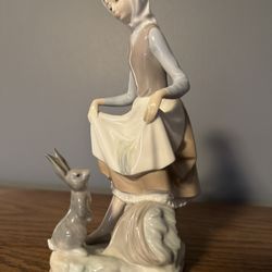 Lladro "Rabbit's Food Collectible Figurine #4826 Retired Glazed Finish