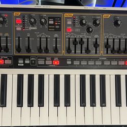 Roland Gaia SH 01 Synthesizer W Roland Backpack Case 