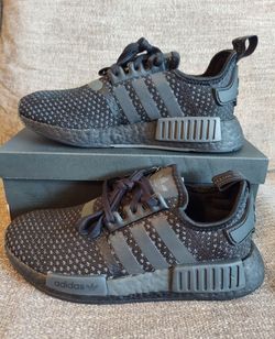 Size 5.5 or 6 Women's / 4.5 or 5 Youth - Brand New Adidas NMD_R1 Shoes