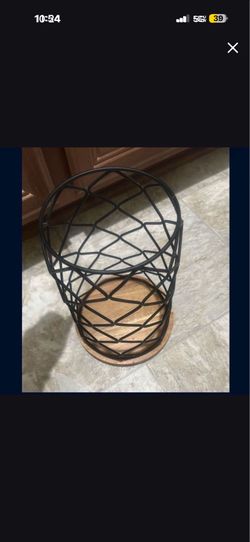 Modern Black Metal Fruit Basket with Wooden Base