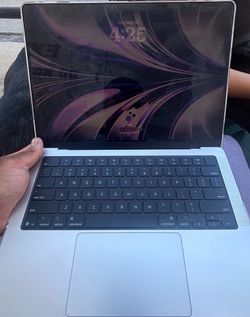 MacBook Pro 14”