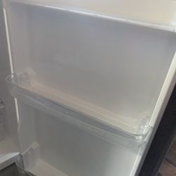 Vissani Mini  Refrigerator/Freezer 7.5
