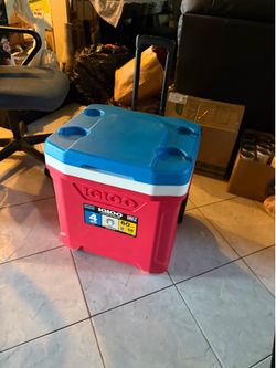 Igloo Latitude 60 Quart Roller Cooler