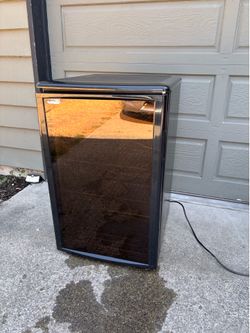 Haier 4.6 Cu Ft Beverage Refrigerator with Glass Door