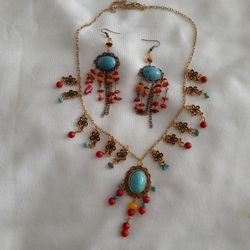 BEAUTIFUL BOHEMIAN STYLE FAUX TURQUOISE  NECKLACE AND EARRING SET 