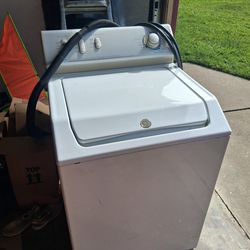 free dryer and washer..Needs to be fixed not sure what is wrong with them