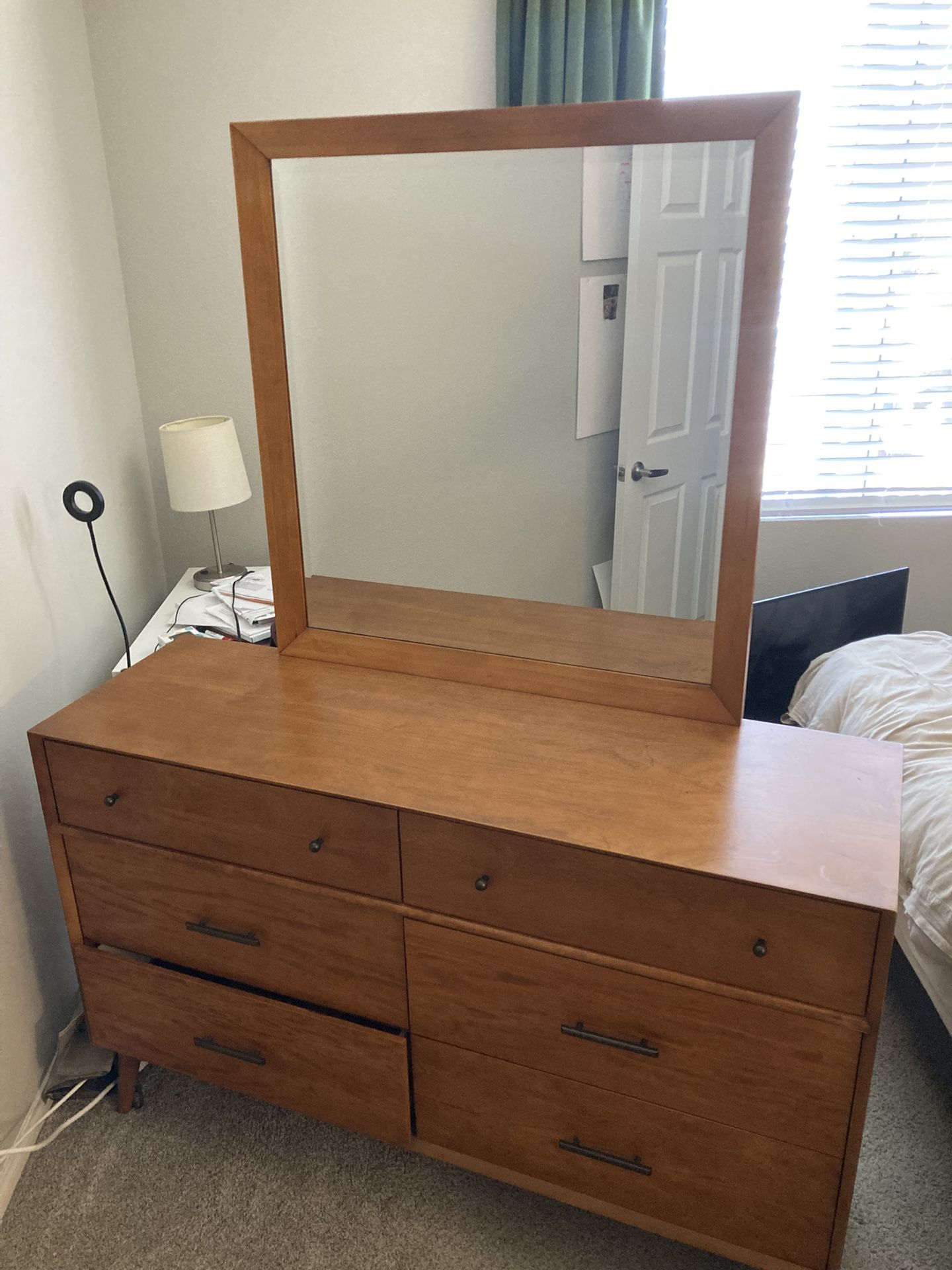 Wood Dresser 6 Drawer With Mirror
