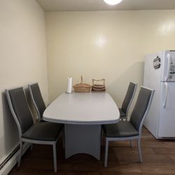 Dining table And 4 Chairs