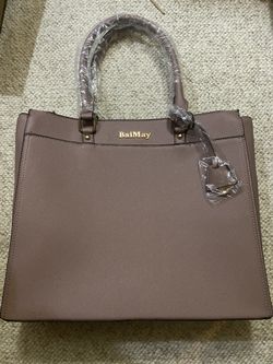 Women’s leather tote bag fits laptop