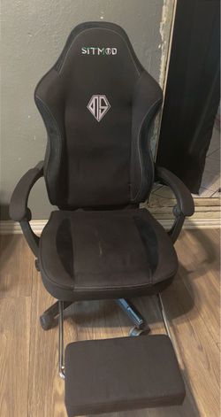 SITMOD Black Gaming Chair with Footrest the handles don't lift