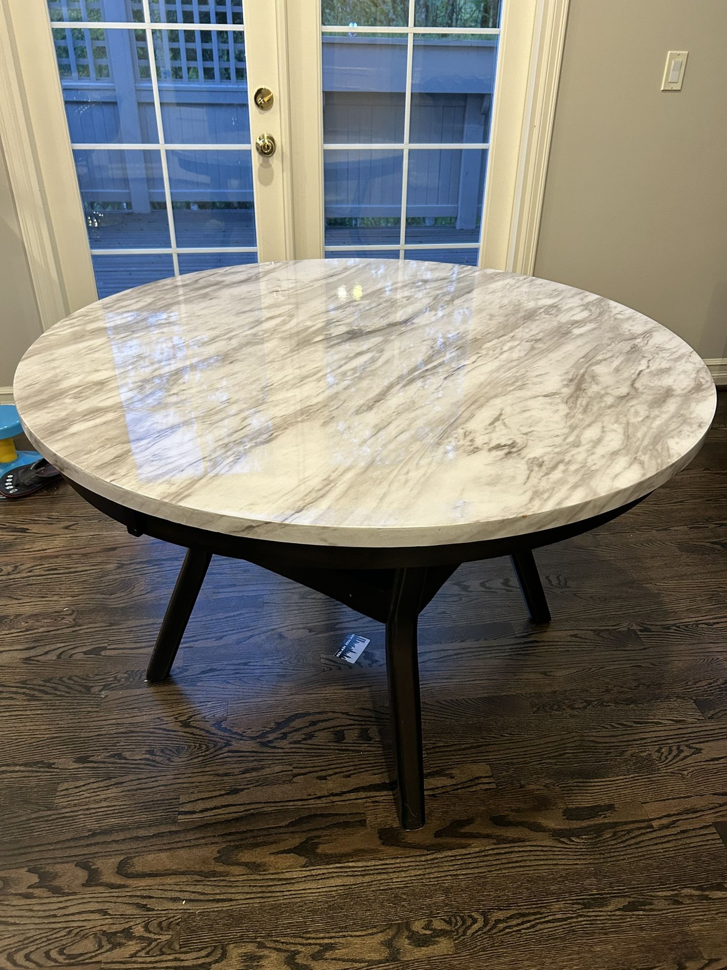Faux Marble Round Dining Table for Sale in Renton, WA OfferUp