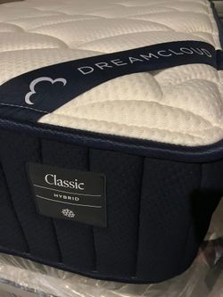 DreamCloud Classic Queen Mattress - Like New Condition