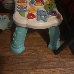 Everything works well; it just needs batteries.