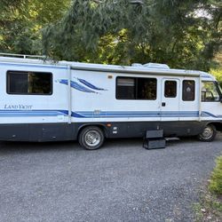 1996 30’ Airstream Land Yacht