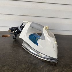 Black & Decker Pro Finish 757 Premium Steam Iron Blue and White