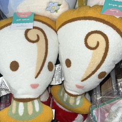 Disney pillowfort- Pascal (from “rapunzel”j