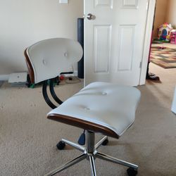 Nice Stylish And Comfortable Chair
