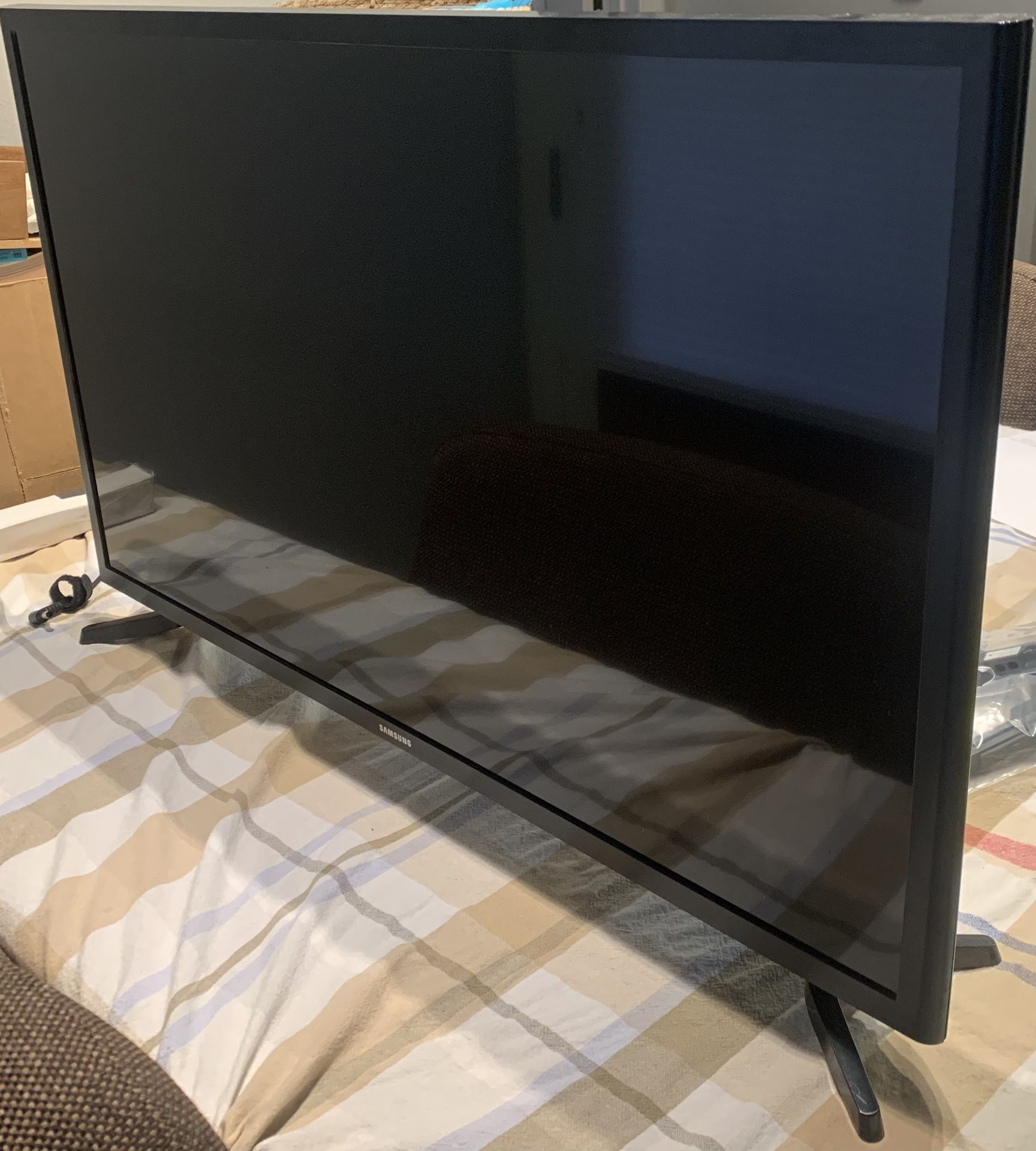 Samsung 32” Smart TV Excellent Condition
