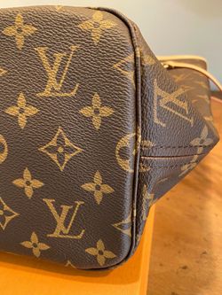 Authentic Louis Vuitton Damier Ebène Canvas Classic Tote Bag for Sale in  Columbus, OH - OfferUp
