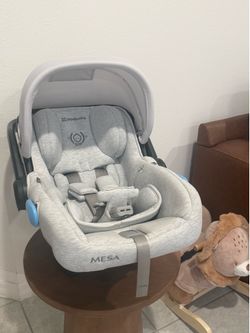 UPPAbaby MESA Infant Car Seat + 2 Bases