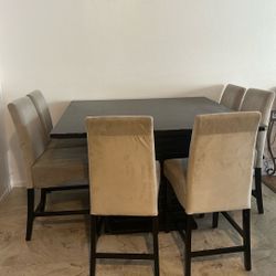 Dinner Table w/8 chairs 