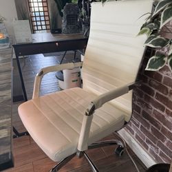 White computer Or Desk Chair