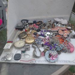 Jewelry Lot. 