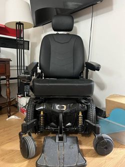 Quantum Q6 Edge 3 Power Wheelchair + New Batteries + 2 Hitch Carriers (Eagle Rock)
