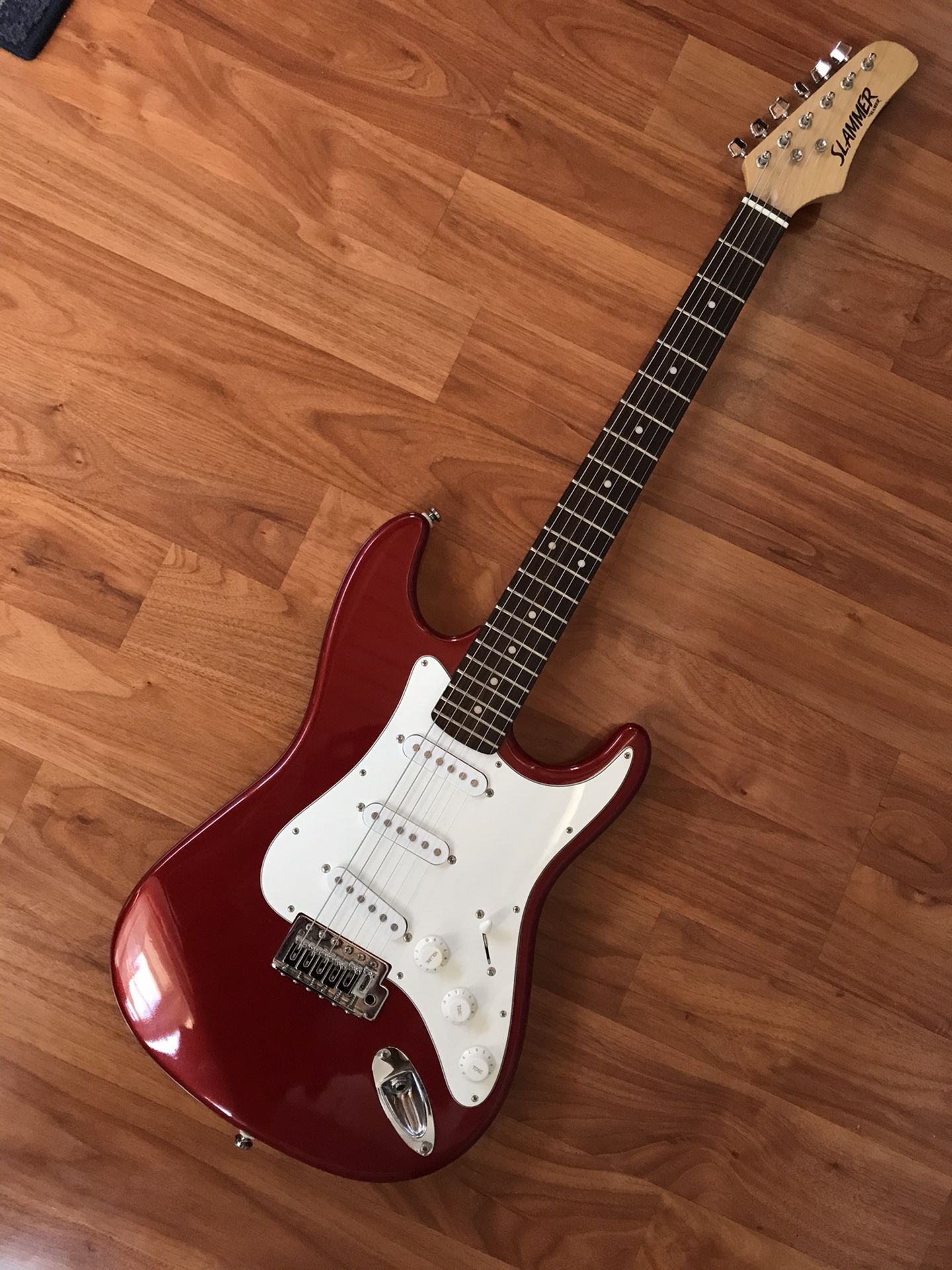 Clean & beautiful Electric Guitar with Gig Bag