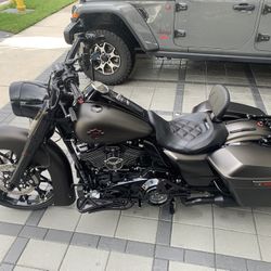 2020 Harley Davidson Road King Special!