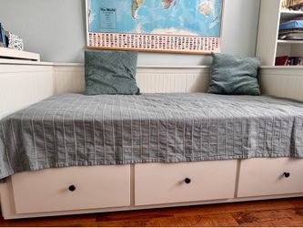 IKEA Hemnes daybed frame with 3 drawers, Twin