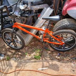 Mongoose Leigione Mag 20 BMX Bike