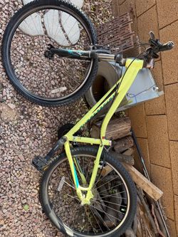 Specializd Bikeframe and frame wheels