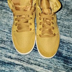 Kids Retro Jordan 1 Size 13.5 C