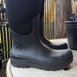 BOGS    Men Size 10  Waterproof Insulated 