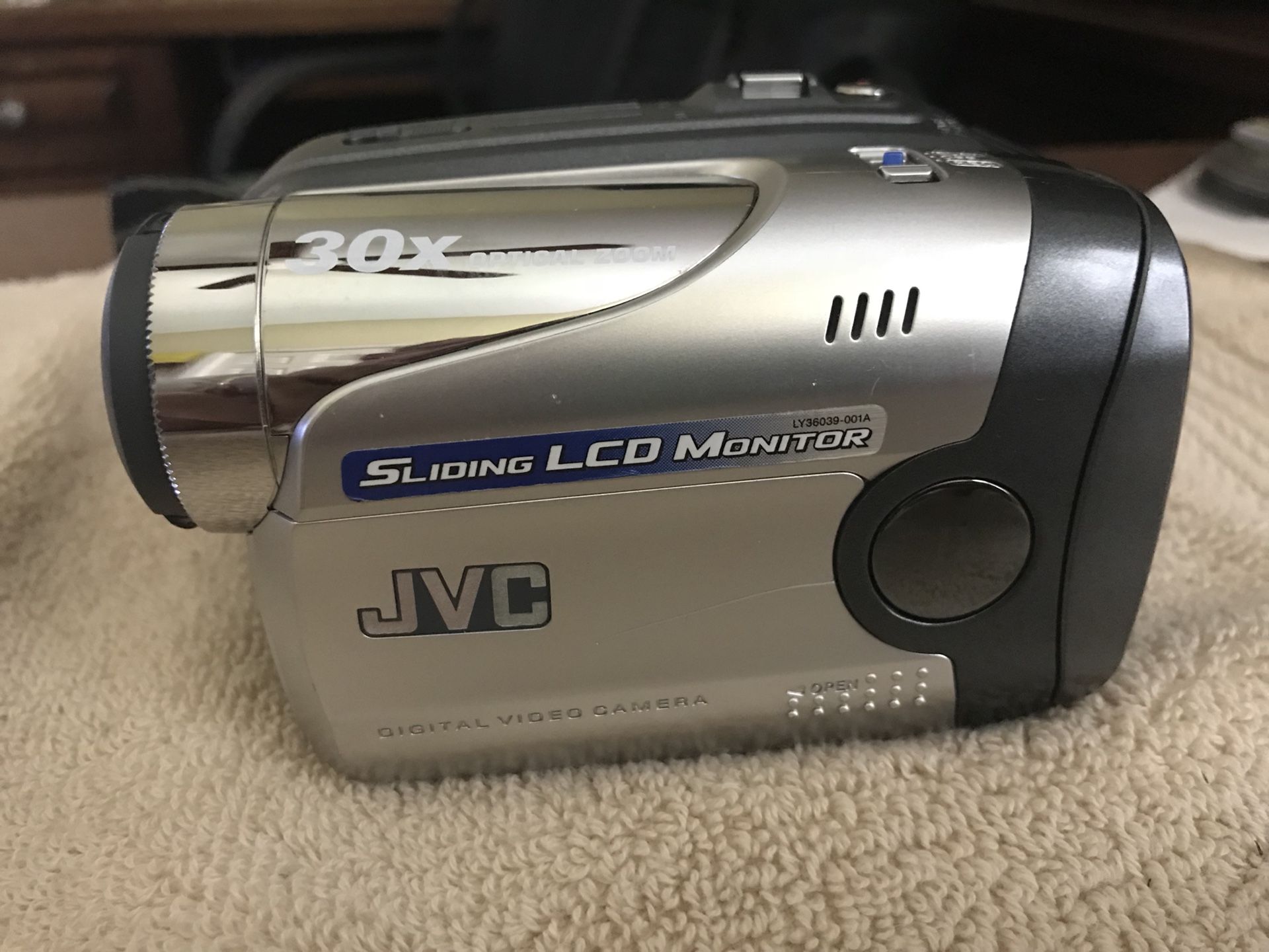 JVC Digital video camera -model GR-DA30A
