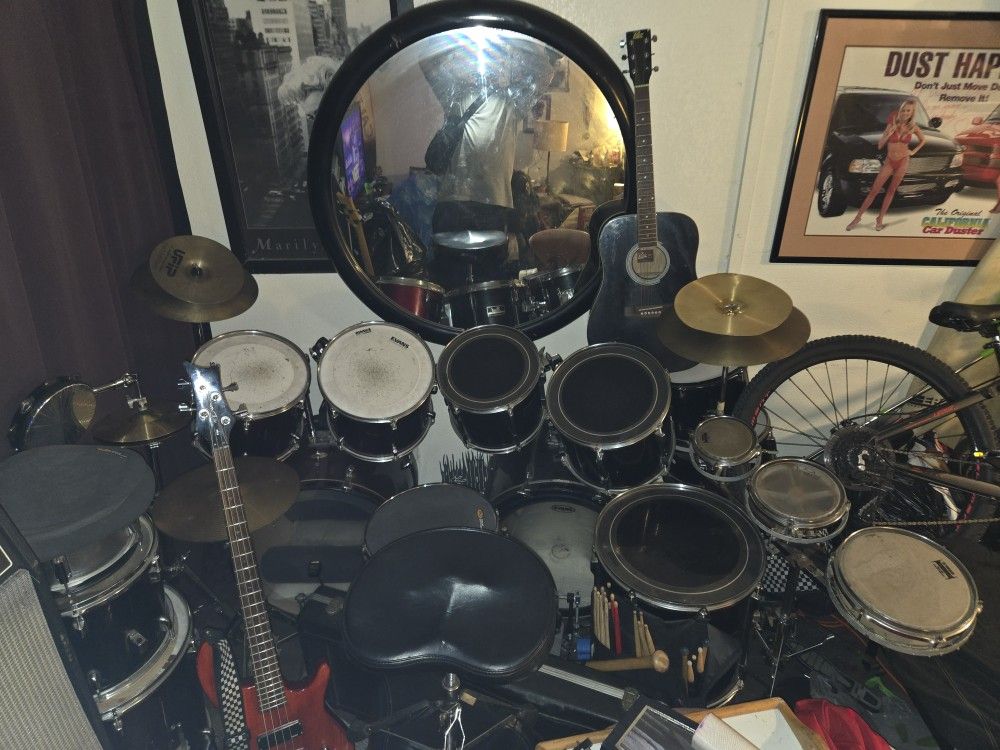 16 Piece Drum Set