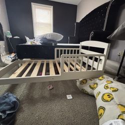 Toddler bed 