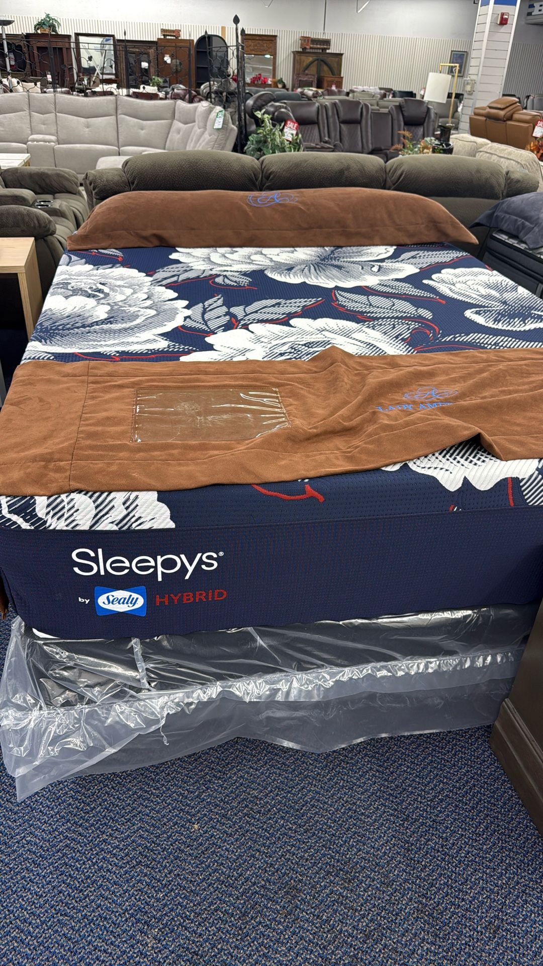 Queen Mattress 14” Sleepys Sealy Hybrid 