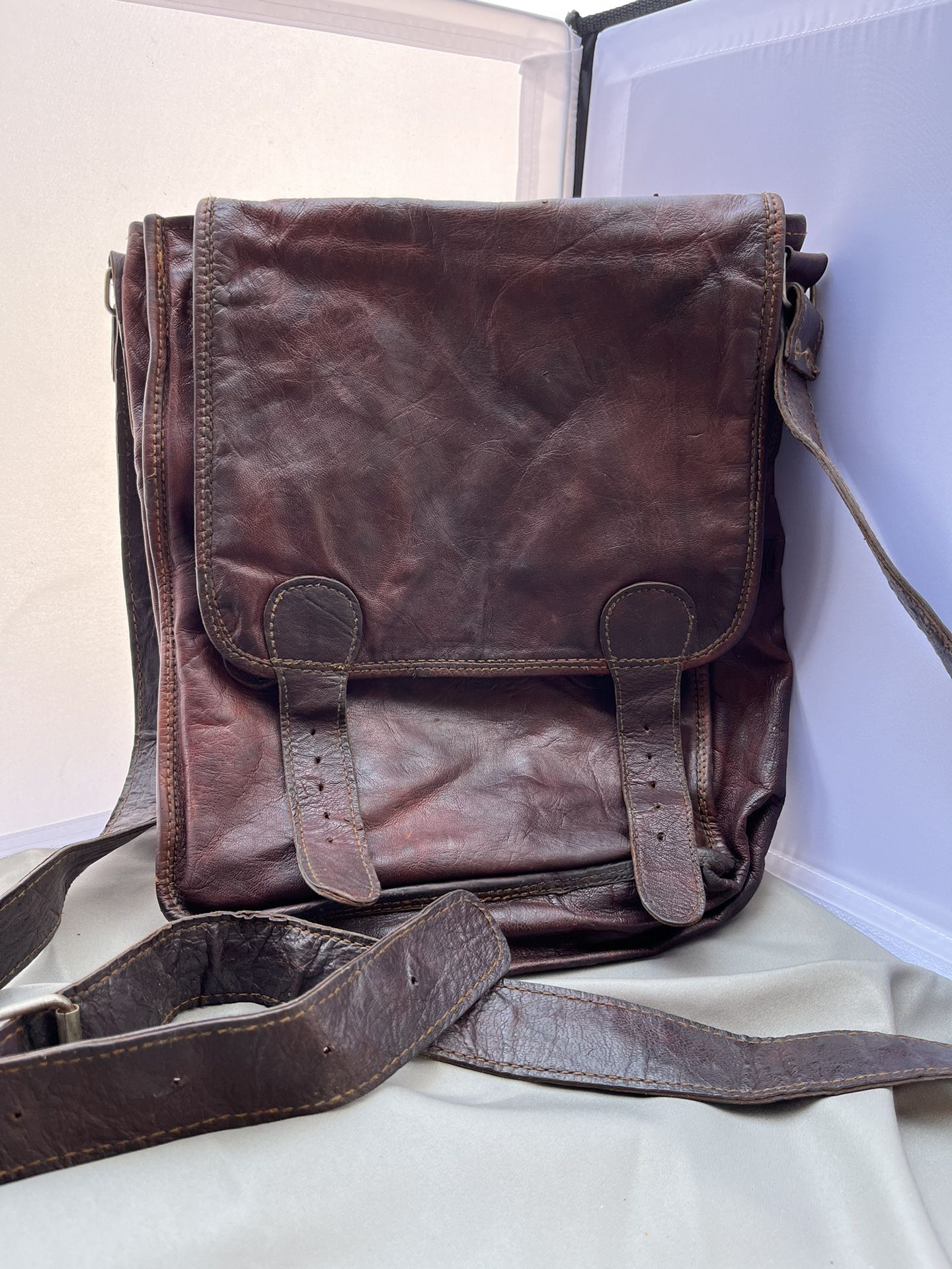 Vintage Leather Messenger Bag 💼 