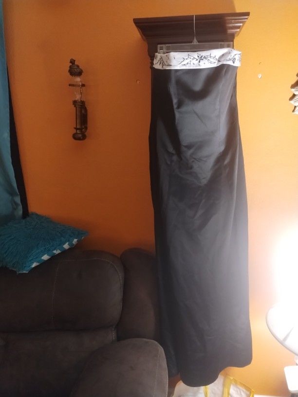  New (  ALEXIA )  Black  & White With EmbroideryFormal Gown   