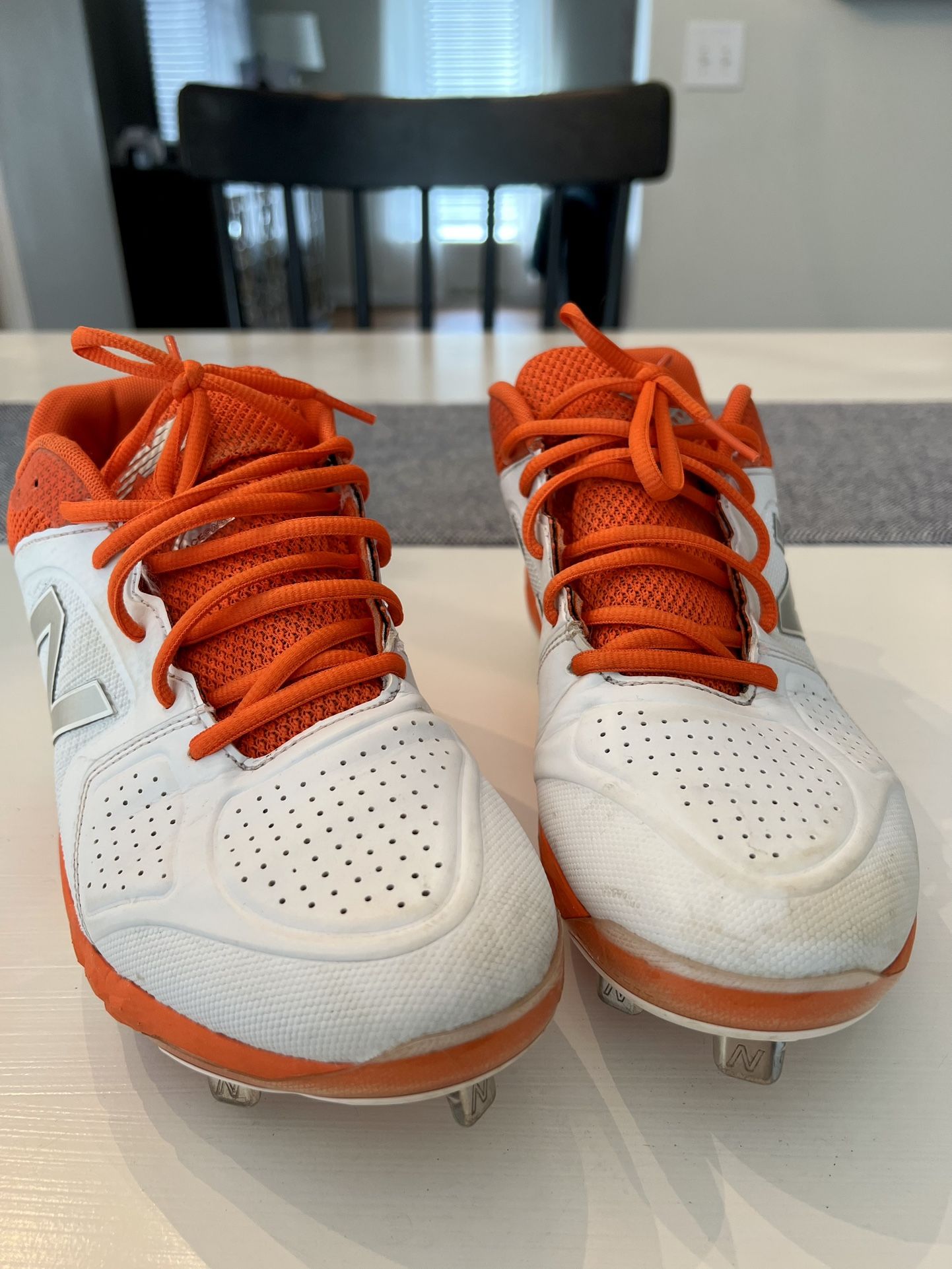 New Balance Women's Fresh Foam Velo V1 Metal Softball Shoe