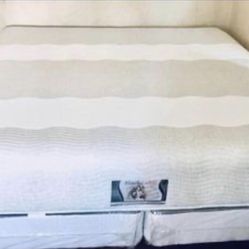 Mattress+Box King Size Memory Foam 11”thick brand new delivery available we Finance 50.00 down payment 