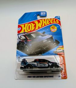 Hot Wheels Ford F-150 Lightning Supertruck Truckin' Along 1:64 Diecast 2024